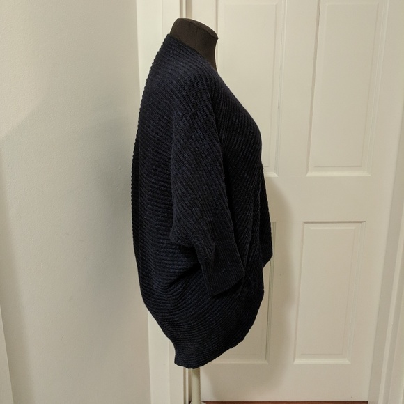 LAST DAY ⭐T Tahari Cocoon Bubble Sweater Shawl - Picture 5 of 7